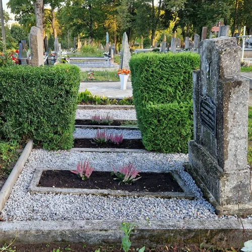 Didelio Kapo Tvarkymo Paslaugos Seimos Kapavietes Prieziura Ir Sutvarkymas Eram Service